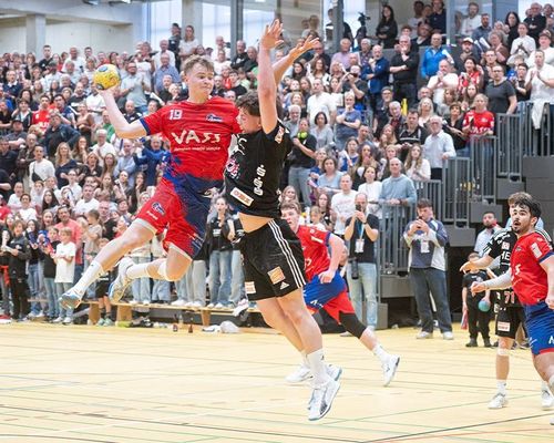 Linus Schmid der JANO Filder beim Torabschluss. 